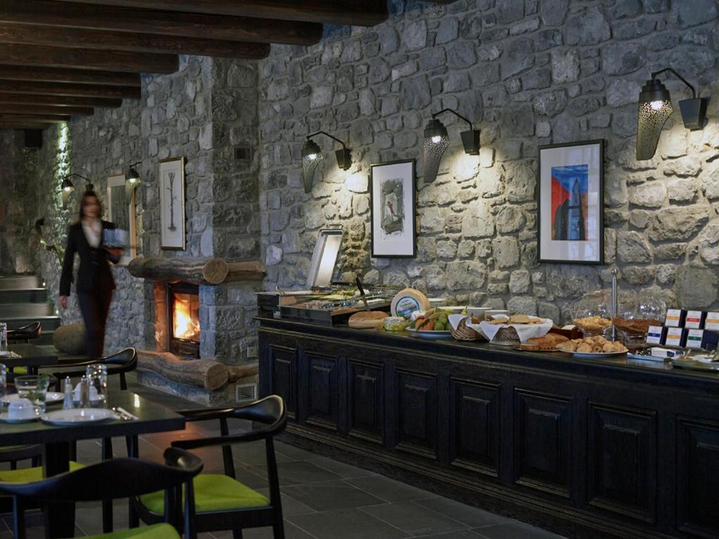 Art Mainalon Hotel Vytina Exteriör bild